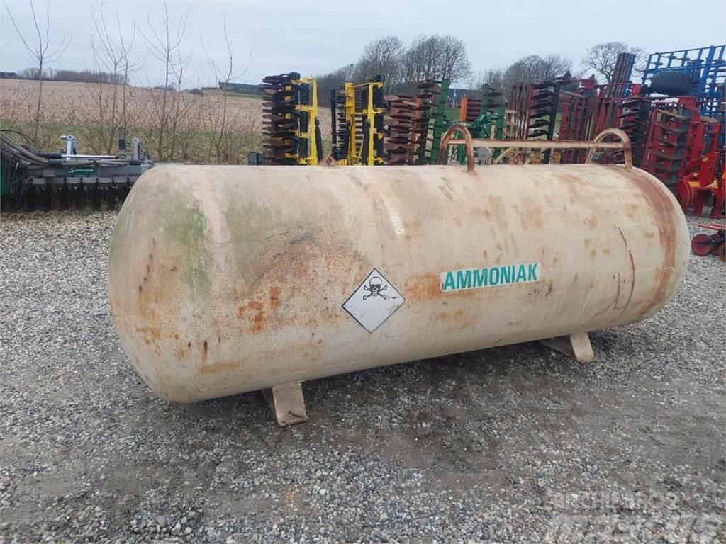 Agrodan Ammoniaktank 3200 kg Паливні та присадочні баки