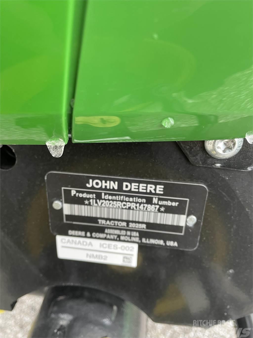 John Deere 2025R Трактори