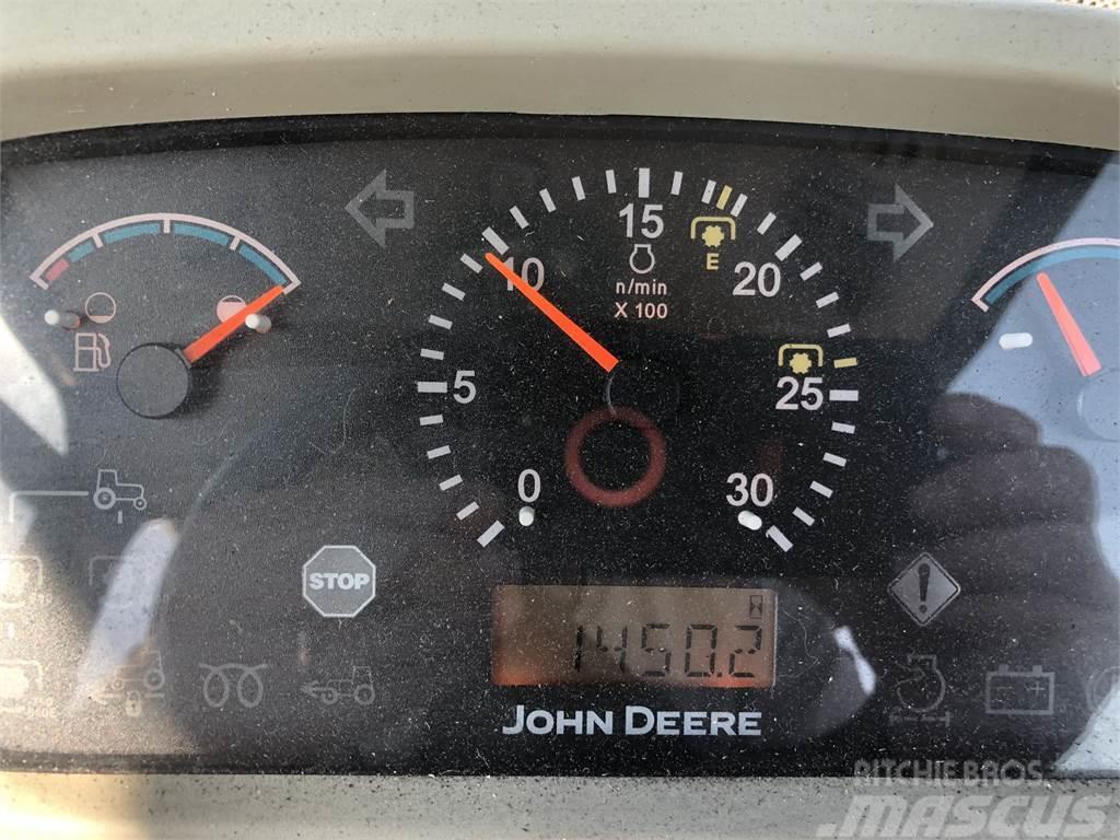 John Deere 4720 Трактори