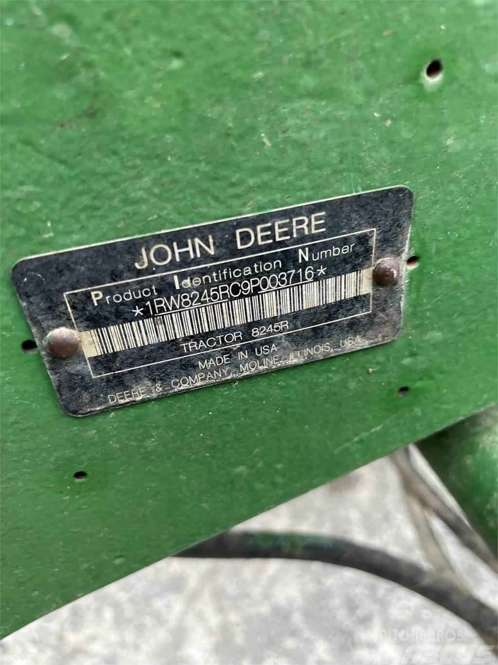 John Deere 8245R Трактори