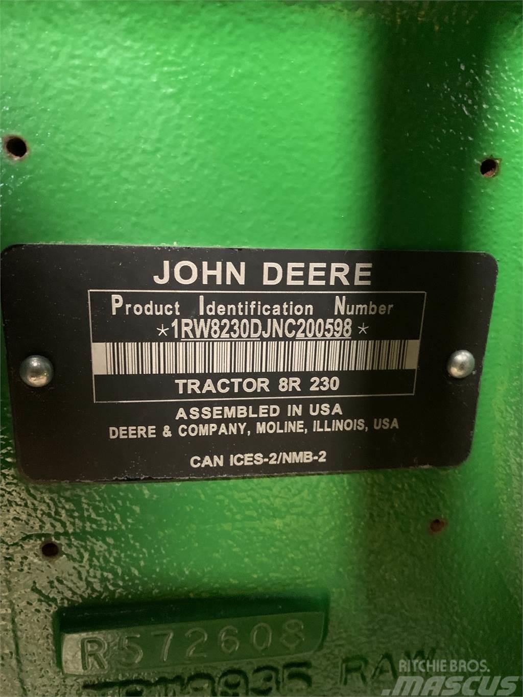 John Deere 8R 230 Трактори