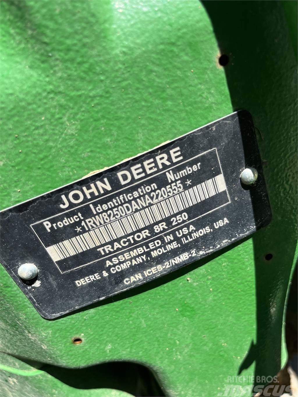 John Deere 8R 250 Трактори