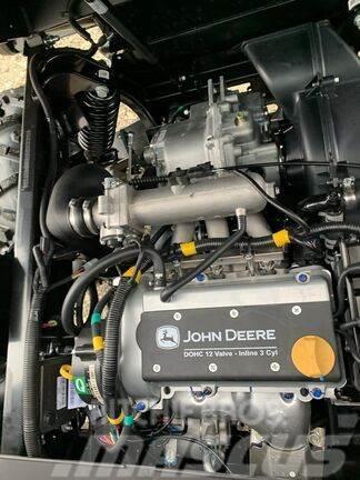 John Deere XUV 835R Підсобні машини