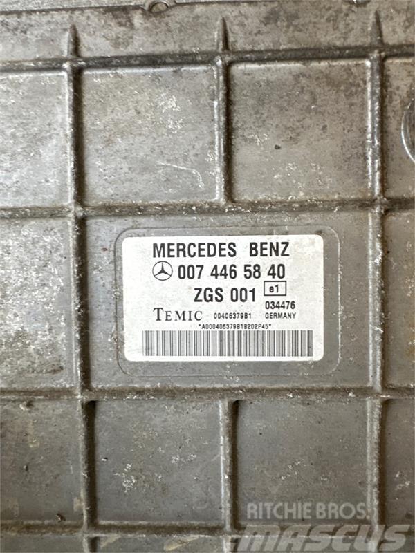 Mercedes-Benz MERCEDES ENGINE ECU A0074465840 Електроніка
