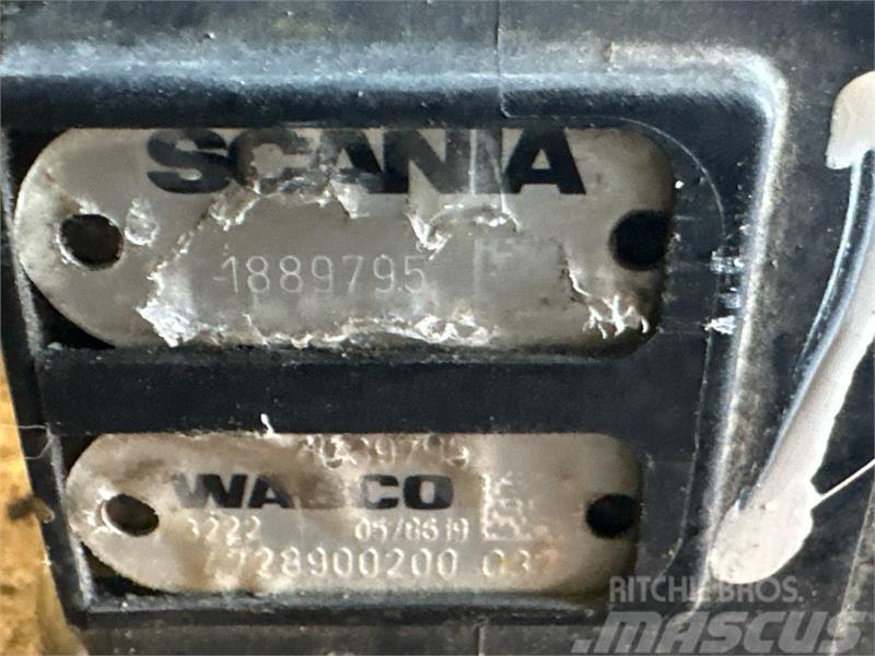 Scania  VALVE 1889795 Радіатори