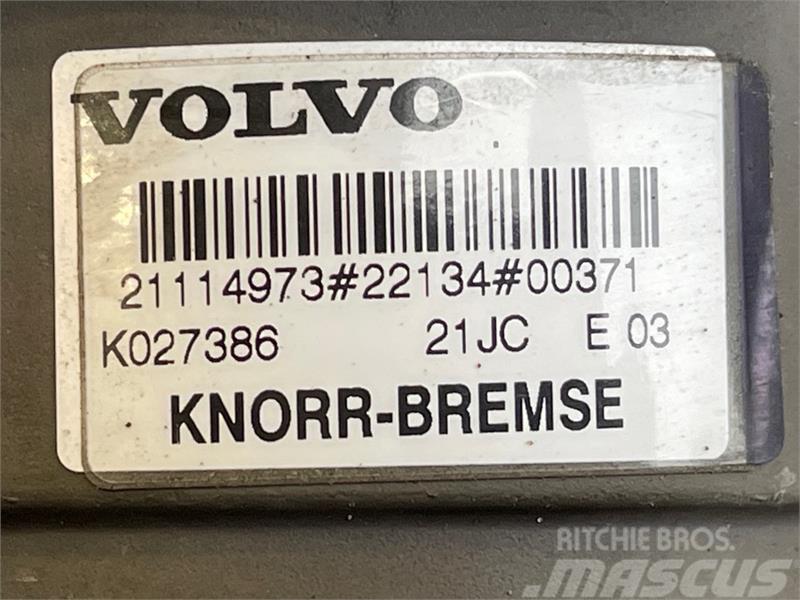 Volvo  FOOT BRAKE MODULE 21114973 Радіатори