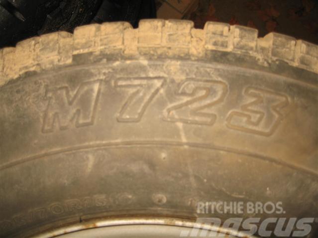 Continental Bridestone 225/70R15 M723 Колеса