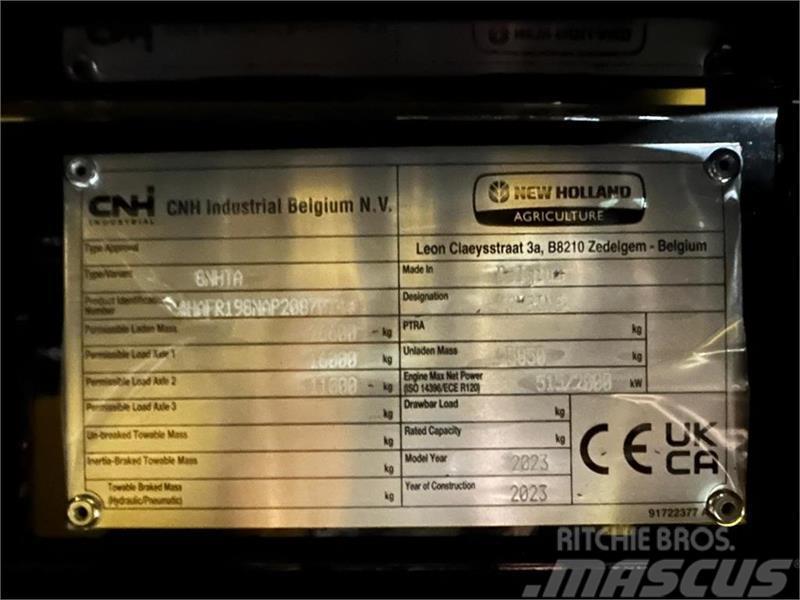 New Holland CR10.90 + 41” VarioFeed HD Зернозбиральні комбайни