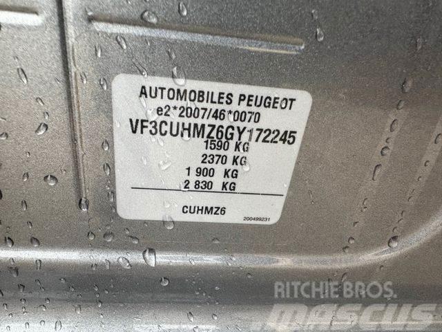 Peugeot 2008 1.2 Benzin vin 245 Пікапи / Бічне розвантаження
