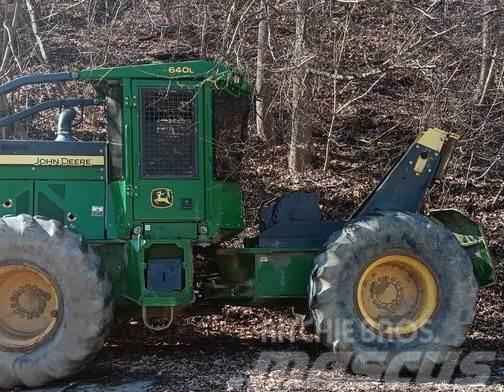 John Deere 640L Трельовочні трактора