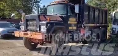 Mack RD690SX Dump Truck Самоскиди