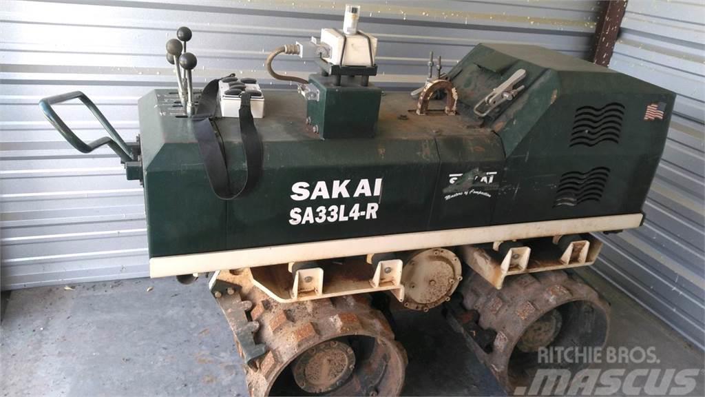 Sakai SA33L4-R Причепні віброкатки