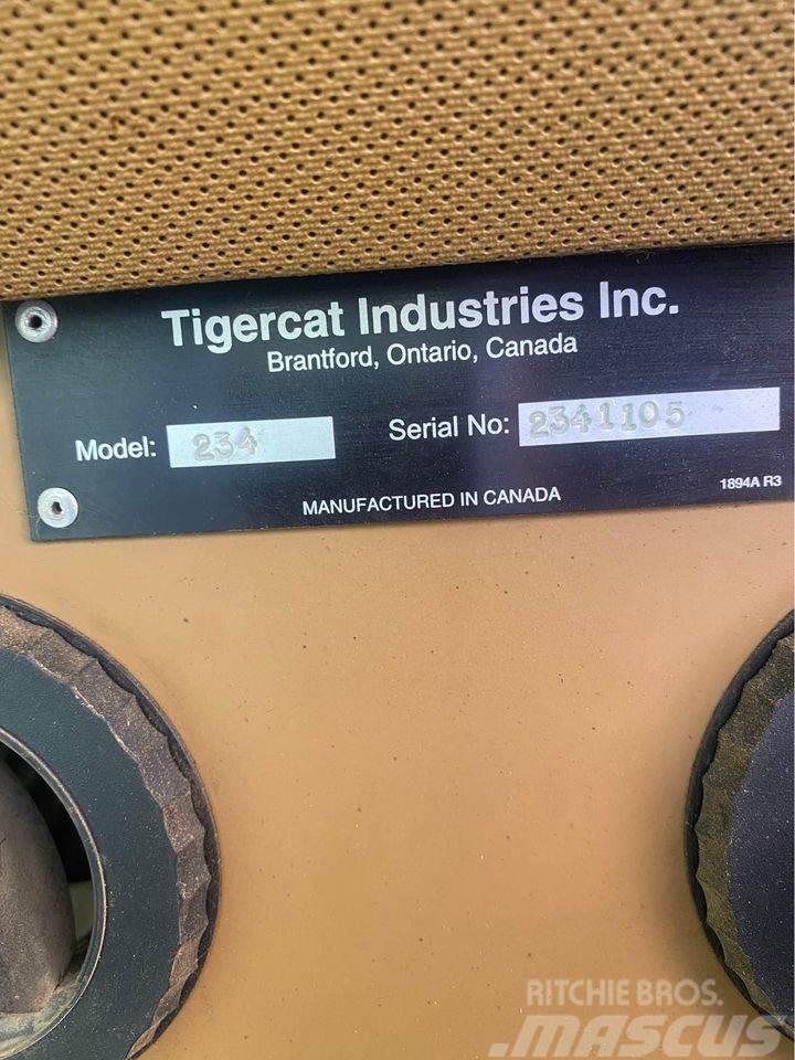 Tigercat 234 Лісонавантажувачі