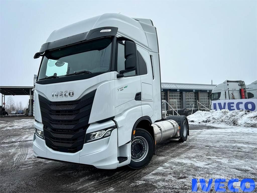 Iveco S-Way Вантажівки / спеціальні