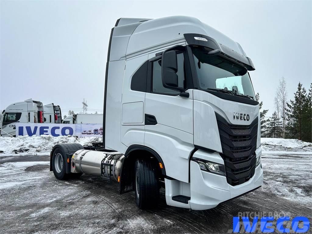 Iveco S-Way Вантажівки / спеціальні