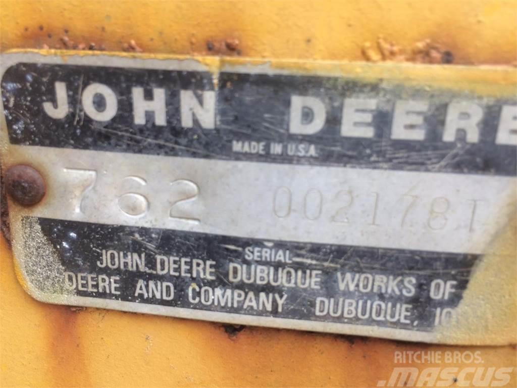 John Deere 762 Скрепери