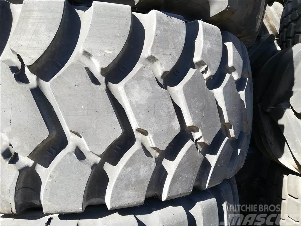 Goodyear 17.5R25 SOLIDS for scap Шини