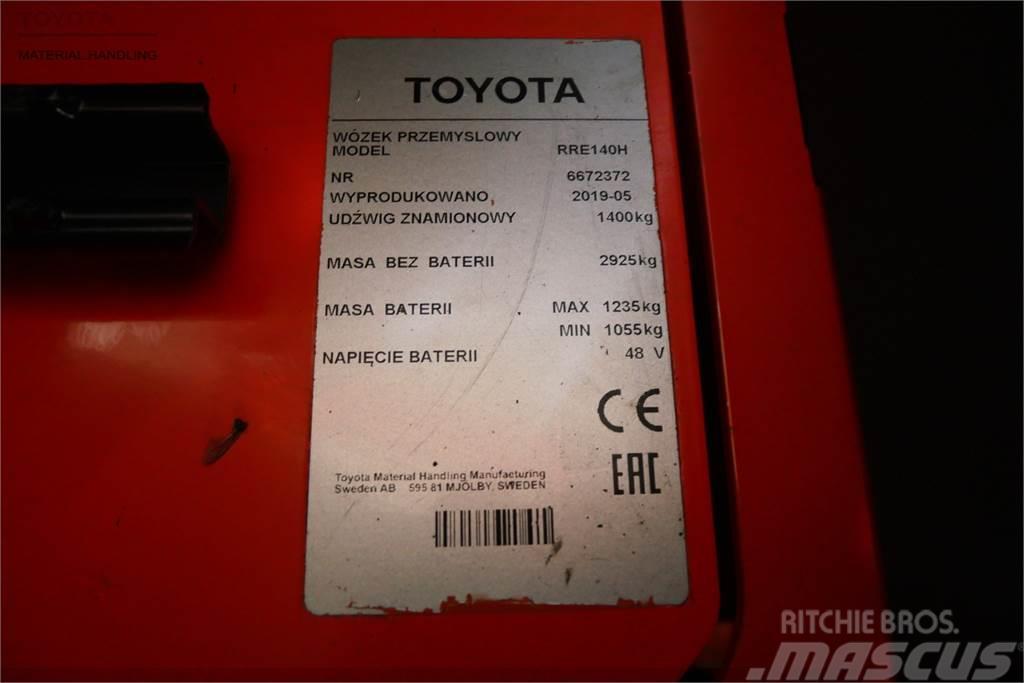 Toyota RRE140H Річ-трак із високим підйомом
