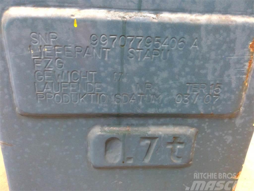 Faun ATF 40G-2 counterweight 0,7 ton left side Запчастини для кранів