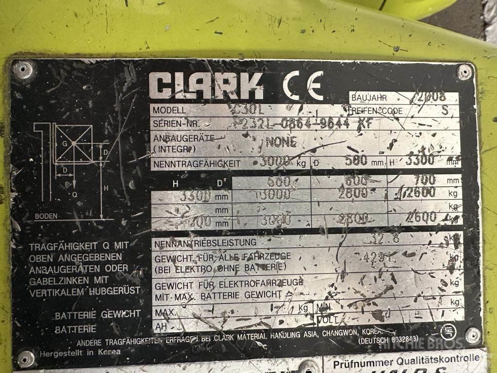 Clark C 30 L - TRIPLEX 4,8 m Газові навантажувачі