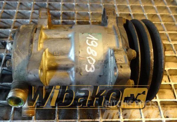 CASE Air conditioning compressor Case 1188 Двигуни