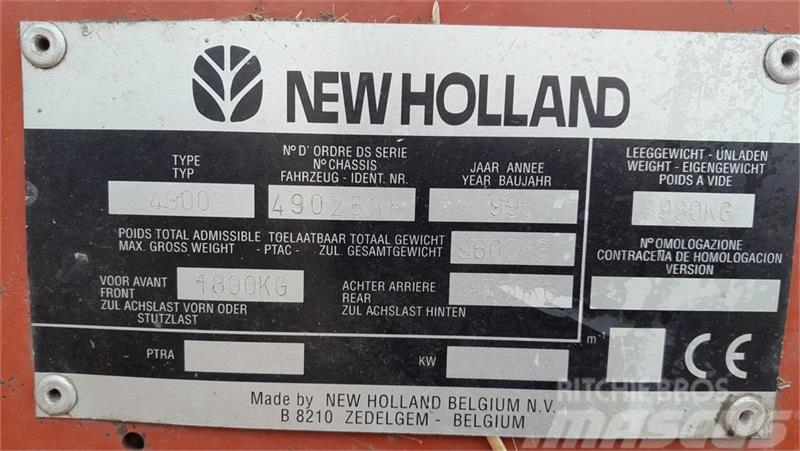 New Holland 4900 med Spragelse ballevogn Тюкові прес-підбирачі